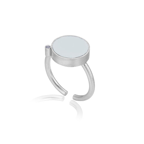 Flad ring med safir